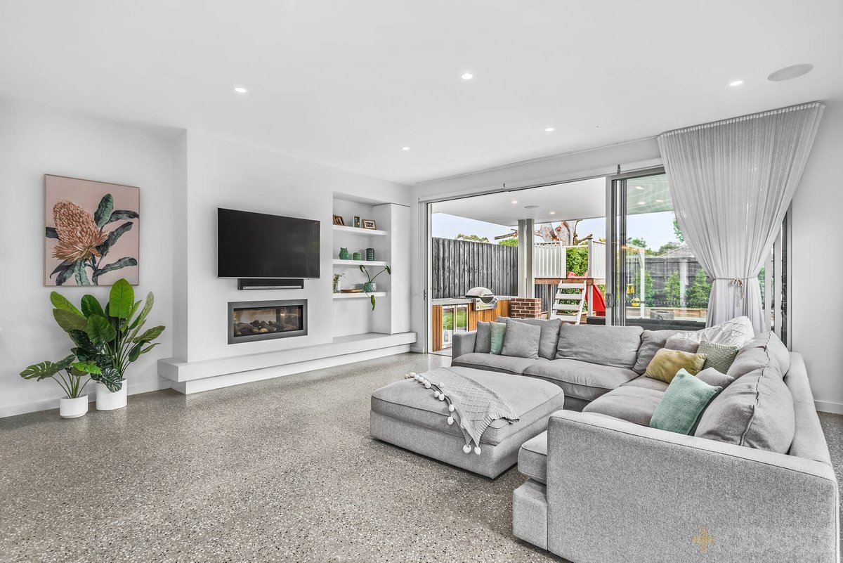8a Waratah Avenue Mordialloc - Residential for sale