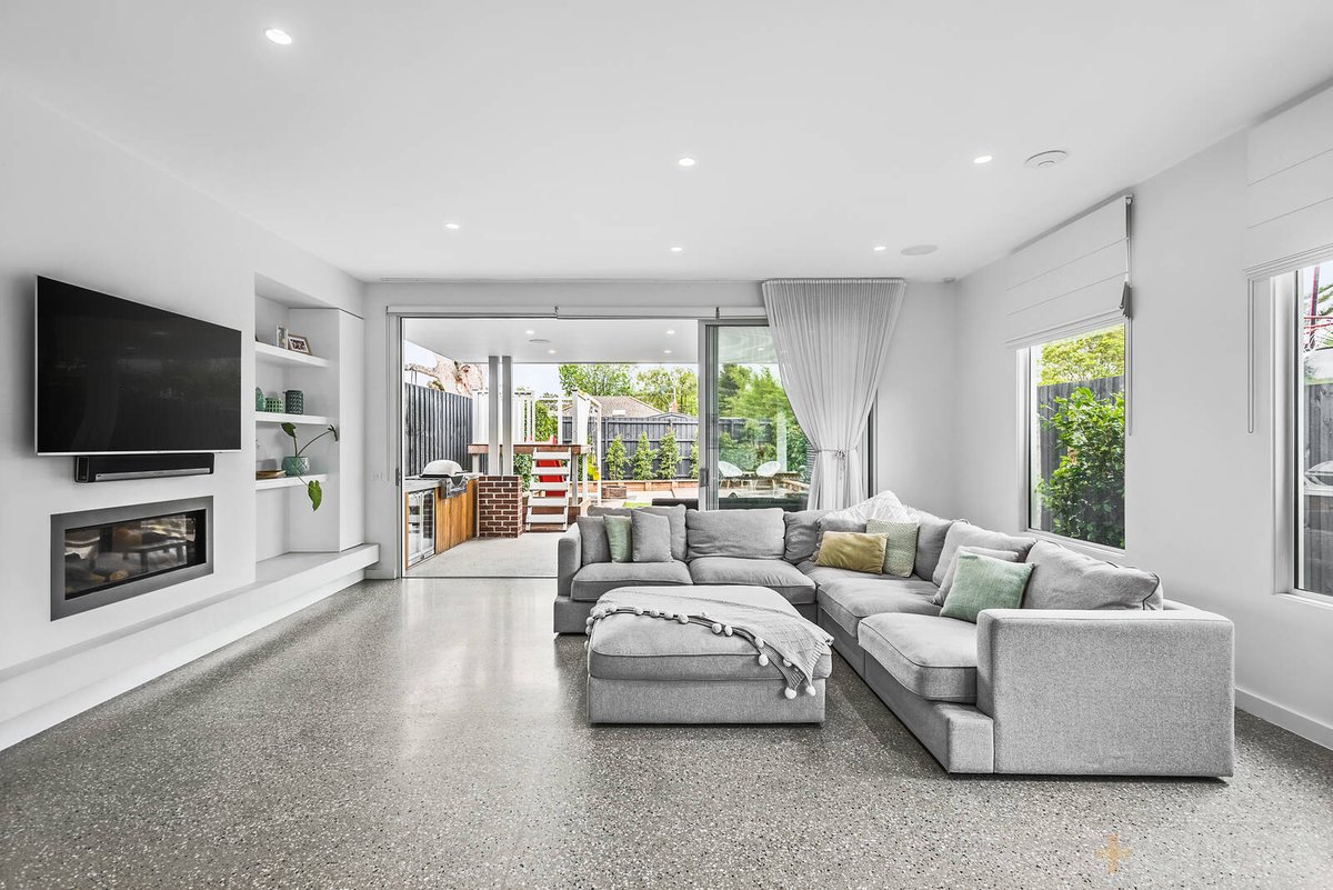 8a Waratah Avenue Mordialloc - Residential for sale