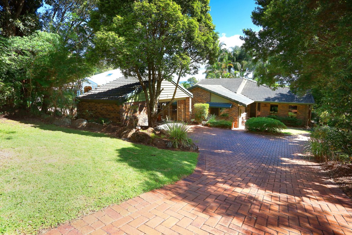 9 Cameron Court, ASHMORE QLD 4214