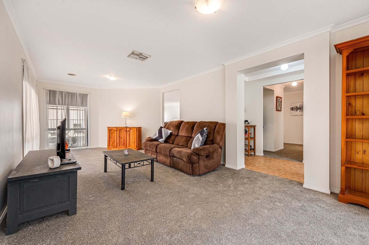 9 Chesterton Avenue Tarneit - Residential for sale