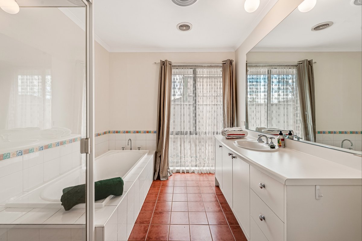 9 Chesterton Avenue Tarneit - Residential for sale