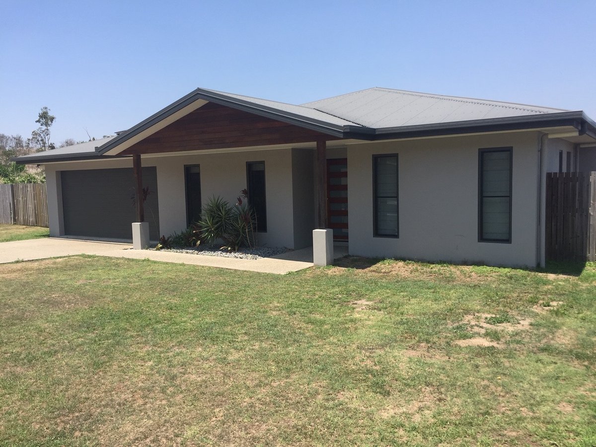 9 Companion Way, CANNONVALE QLD 4802