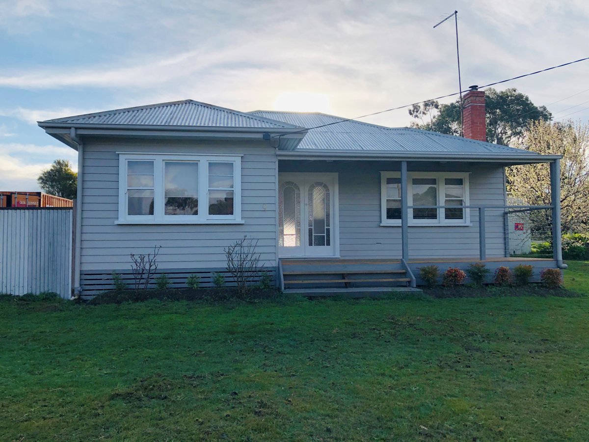 9 Elizabeth Road, CRESWICK VIC 3363