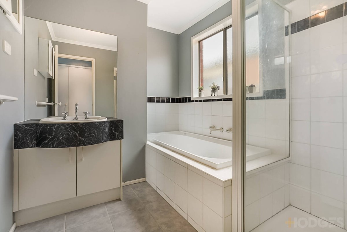 9 Fiona Court Werribee - Residential for sale