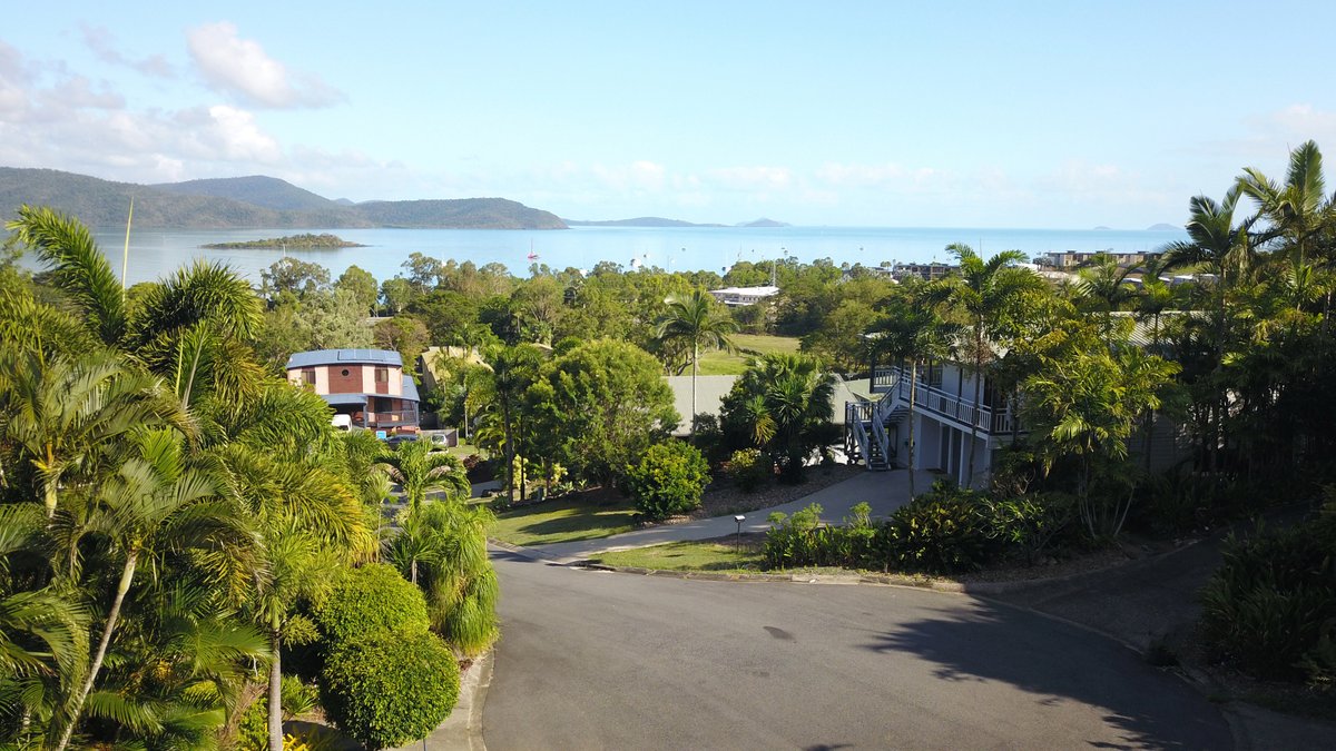 9 Gregory Court, CANNONVALE QLD 4802