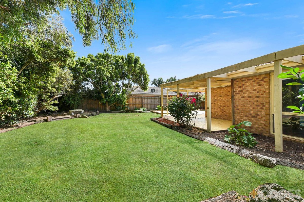 9 Willora Crescent Cranbourne West - Residential for sale