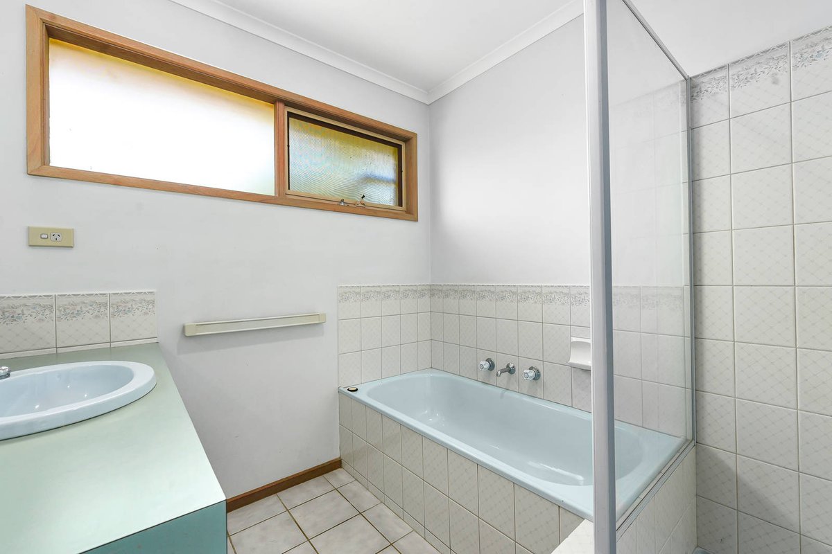 9 Willora Crescent Cranbourne West - Residential for sale