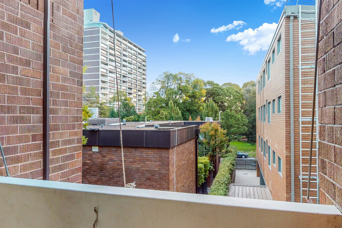 9 / 210 Domain Road SOUTH YARRA - Residential for lease