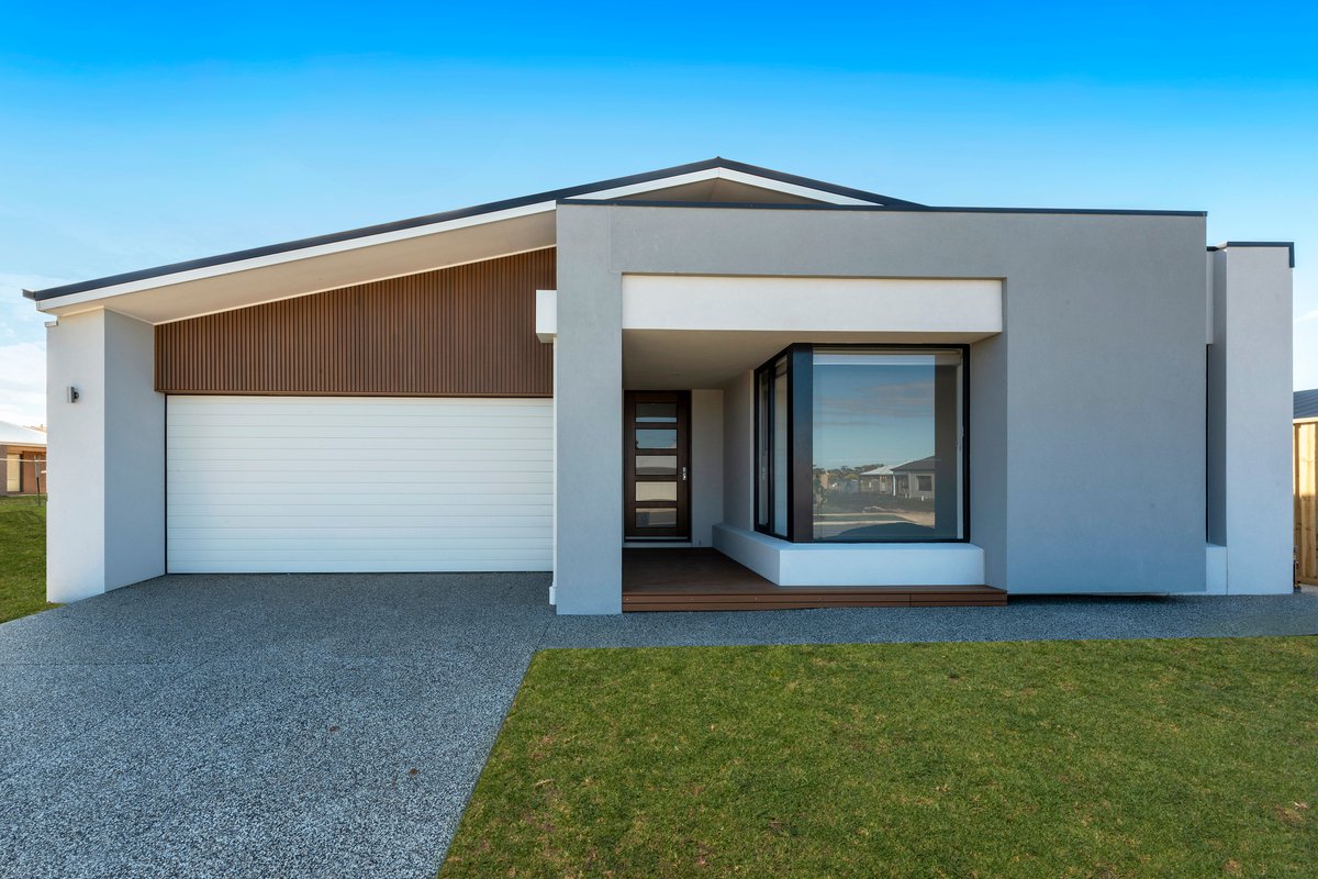 93 Oakdean Blvd Ocean Grove - 4 bedroom property