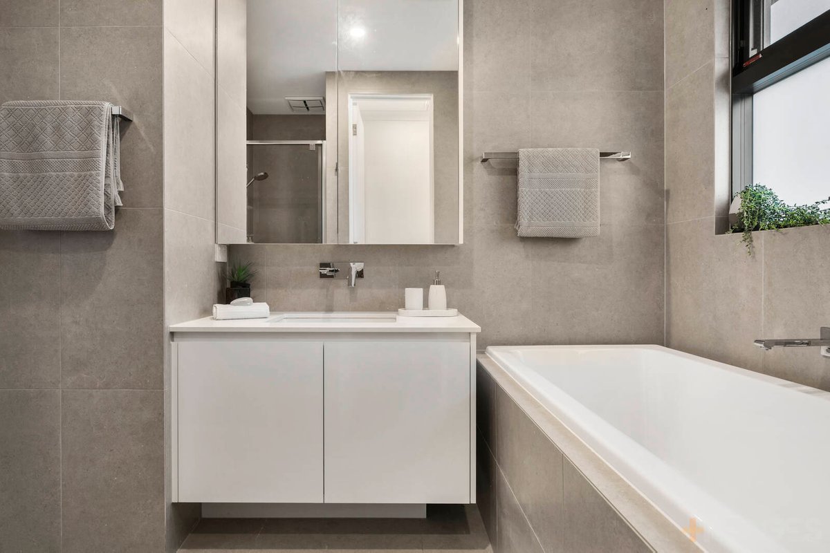 9B Widdop Crescent Hampton East - Residential for sale
