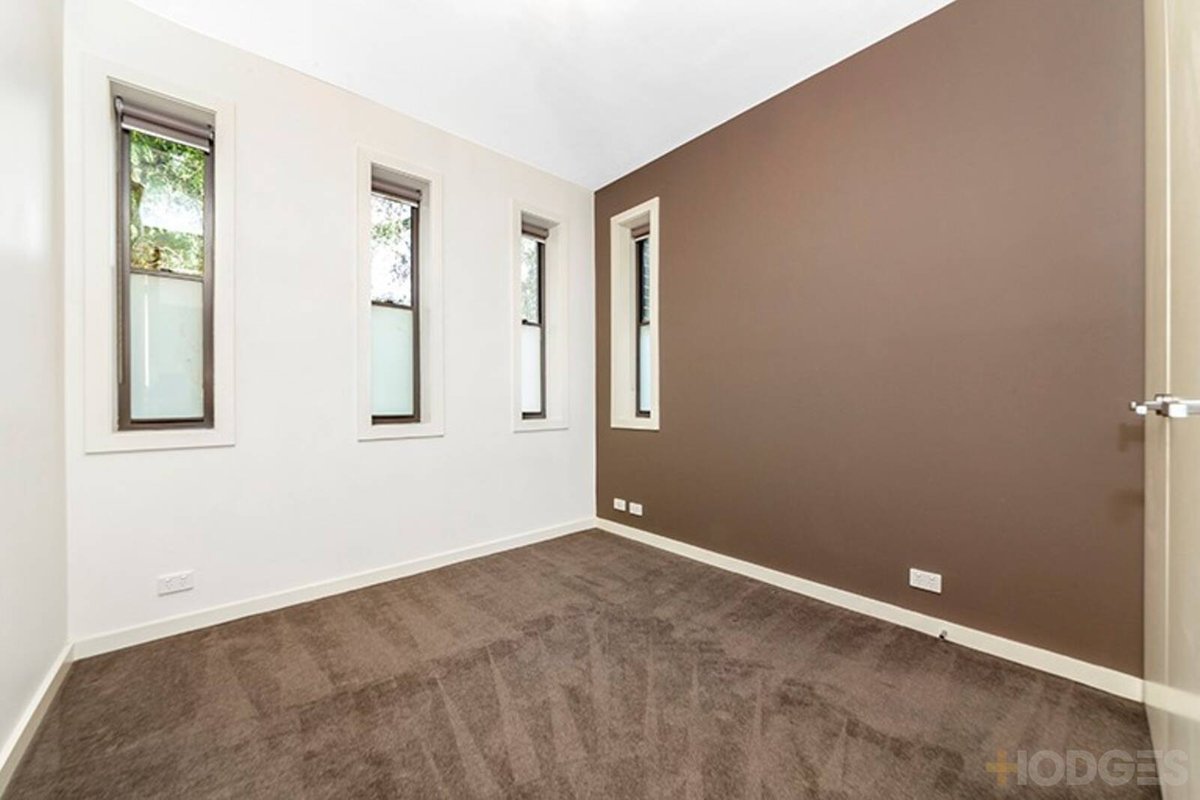 Apt 18 / 3 Evergreen Circuit Cheltenham - Residential for sale