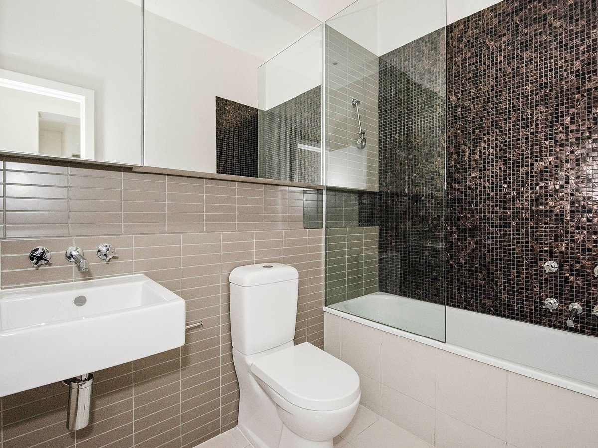 M5 / 55 Queens Road Melbourne - Residential for lease
