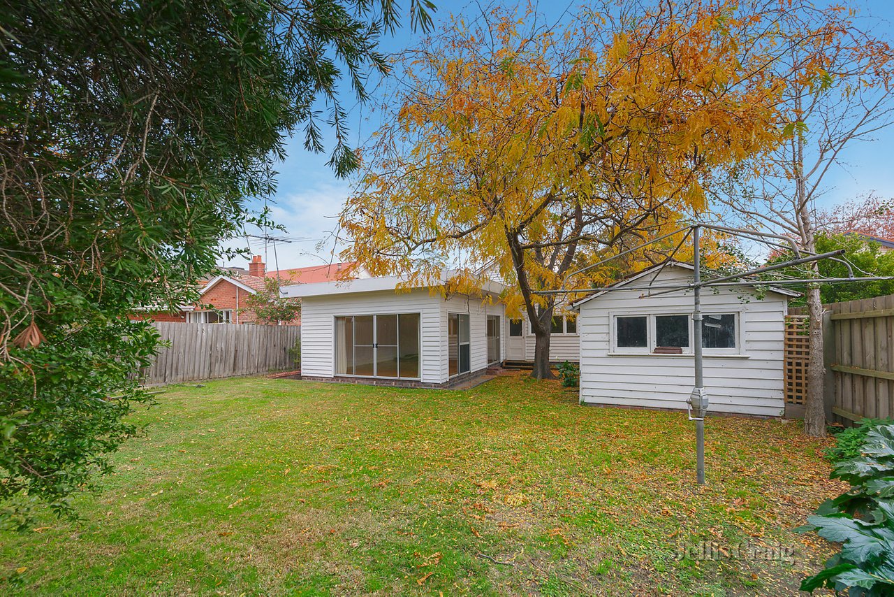 18 Ellis Road, Glen Iris, VIC