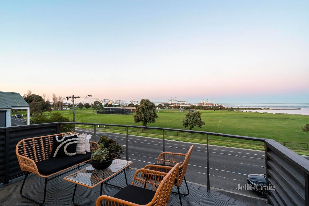 2-89-the-strand-newport-vic-3015-townhouse-for-sale