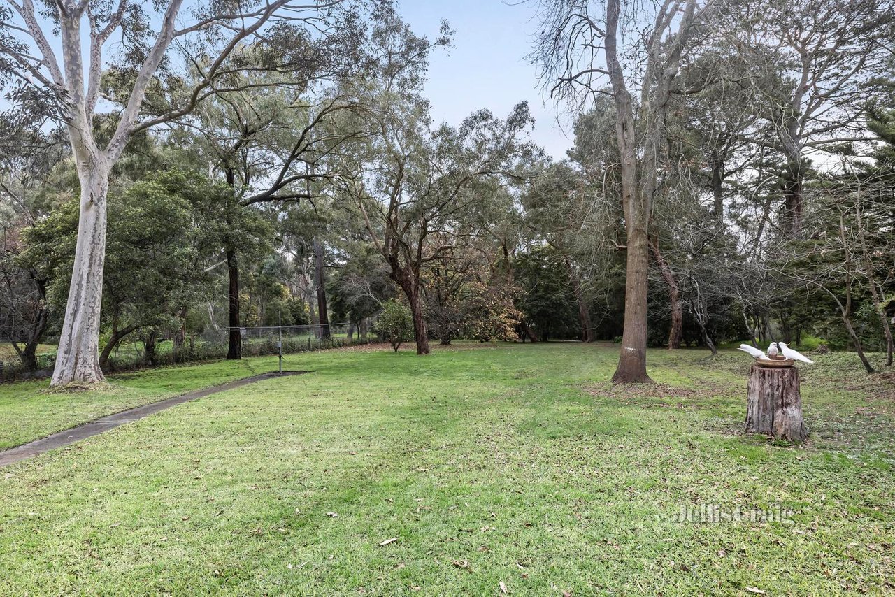 301 Old Warrandyte Road, Ringwood North, VIC 3134 House for Sale