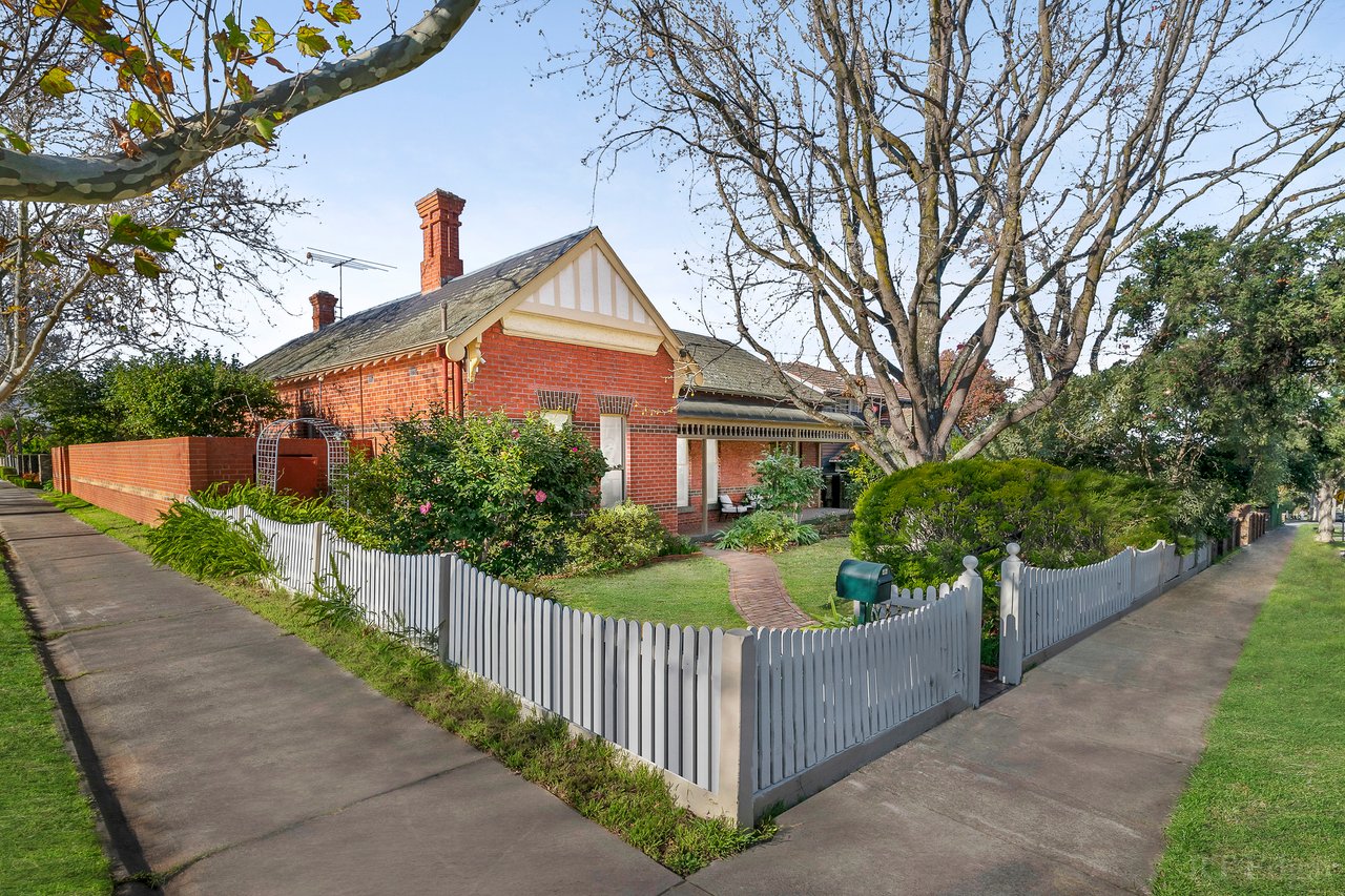 46 Hopetoun Avenue, Canterbury