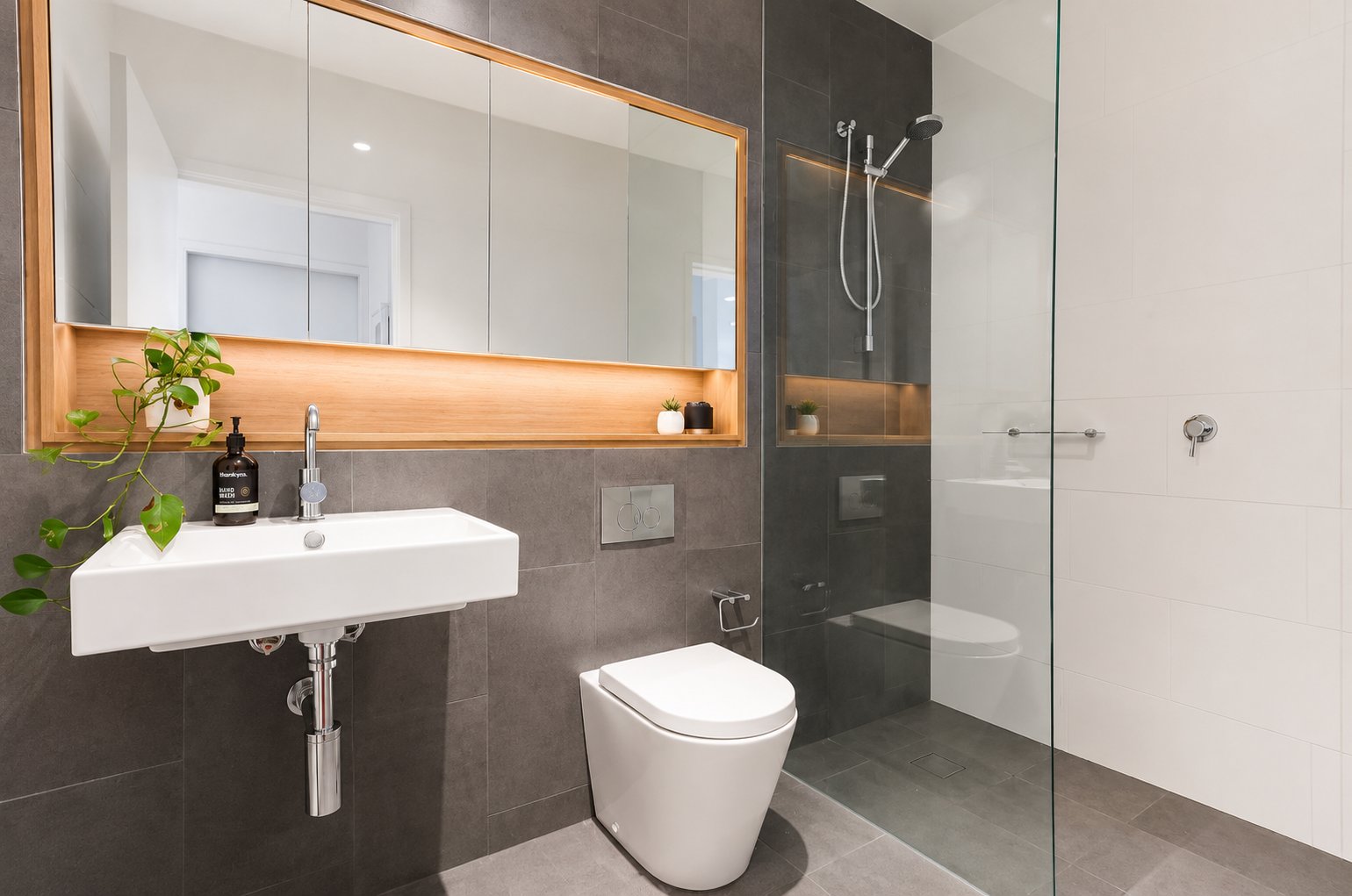 002/2 Galaup Street LITTLE BAY 5