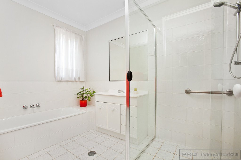 1 /1 Adele Crescent ASHTONFIELD 17