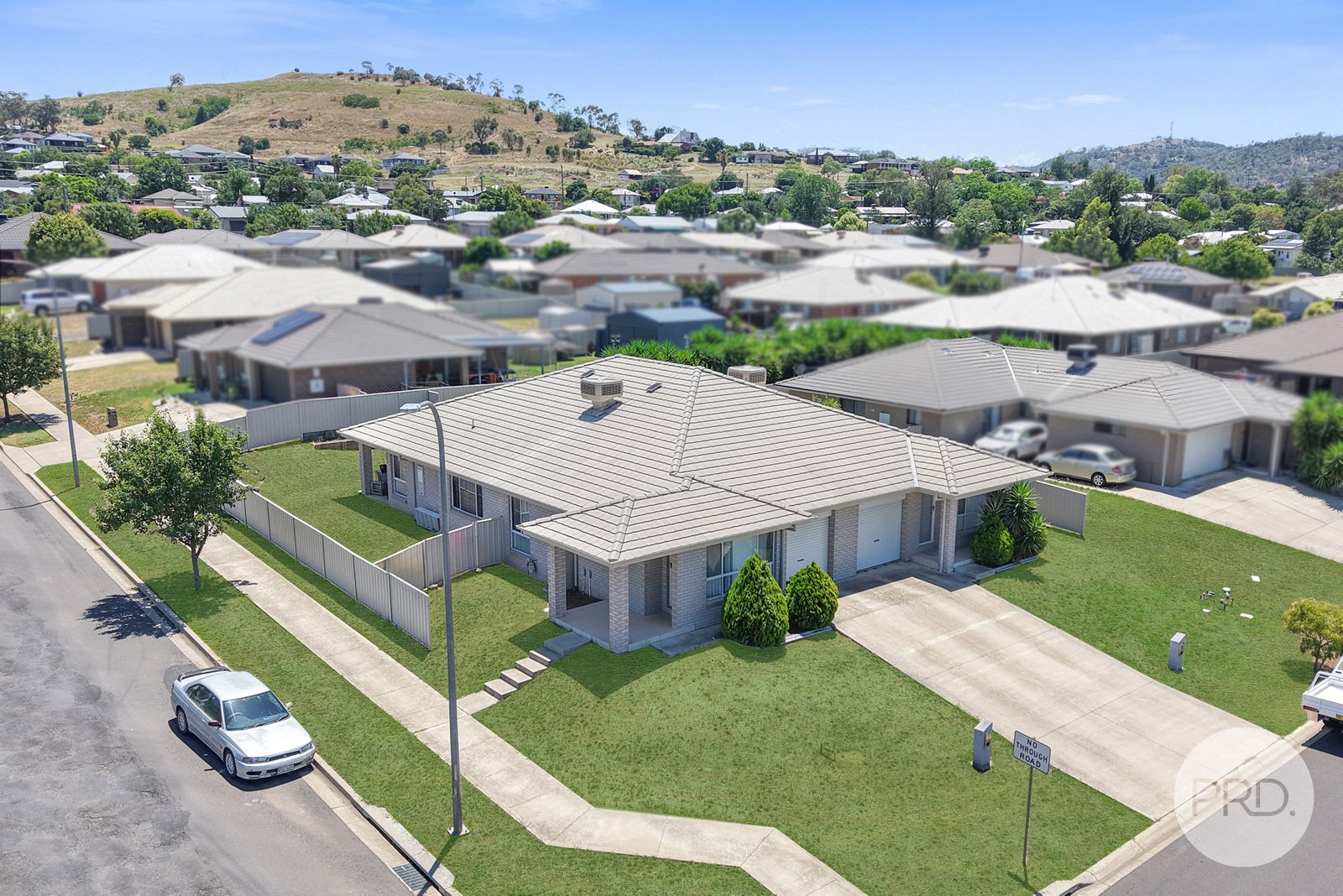 1 & 1A Lake Place TAMWORTH 4