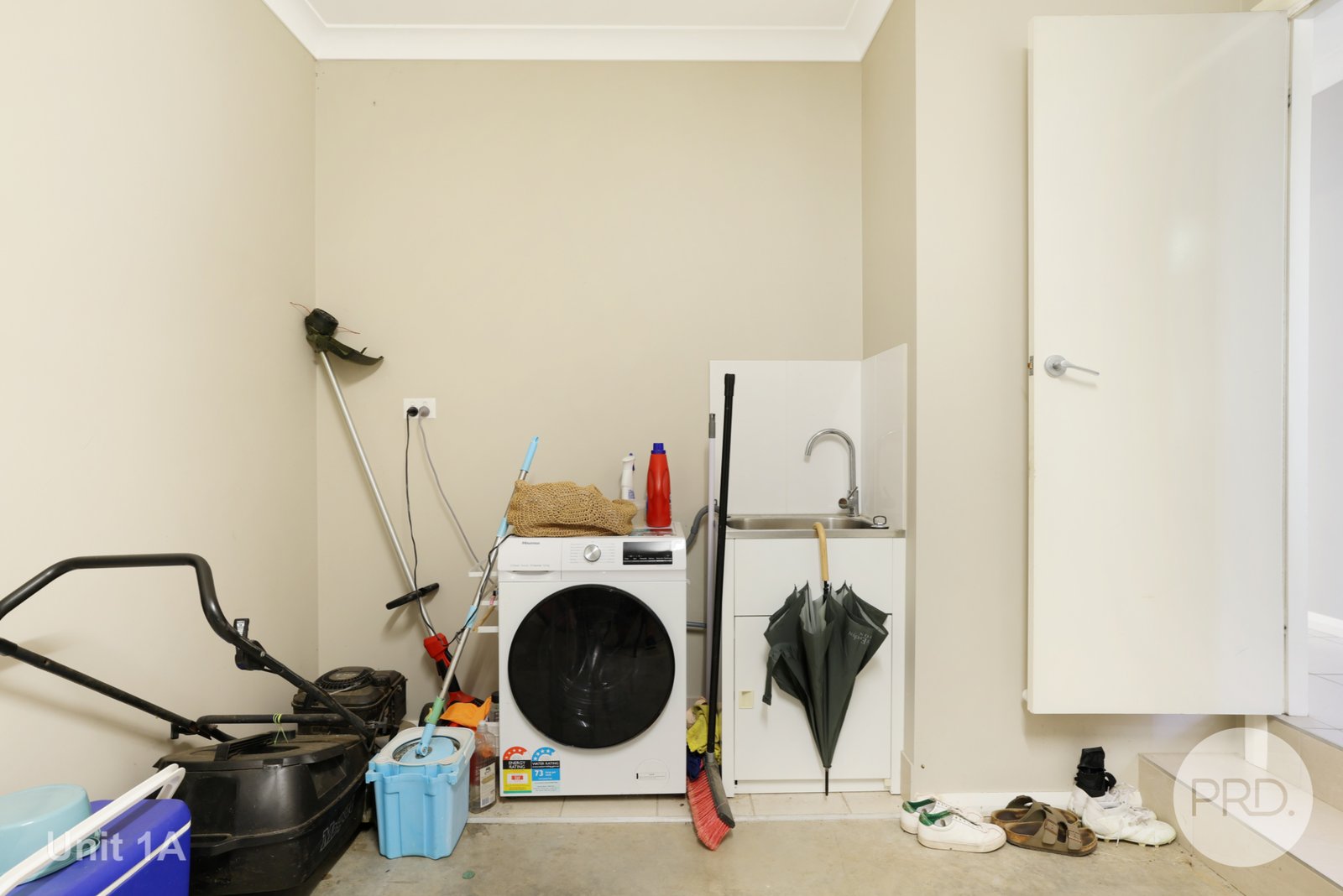 1 & 1A Lake Place TAMWORTH 15