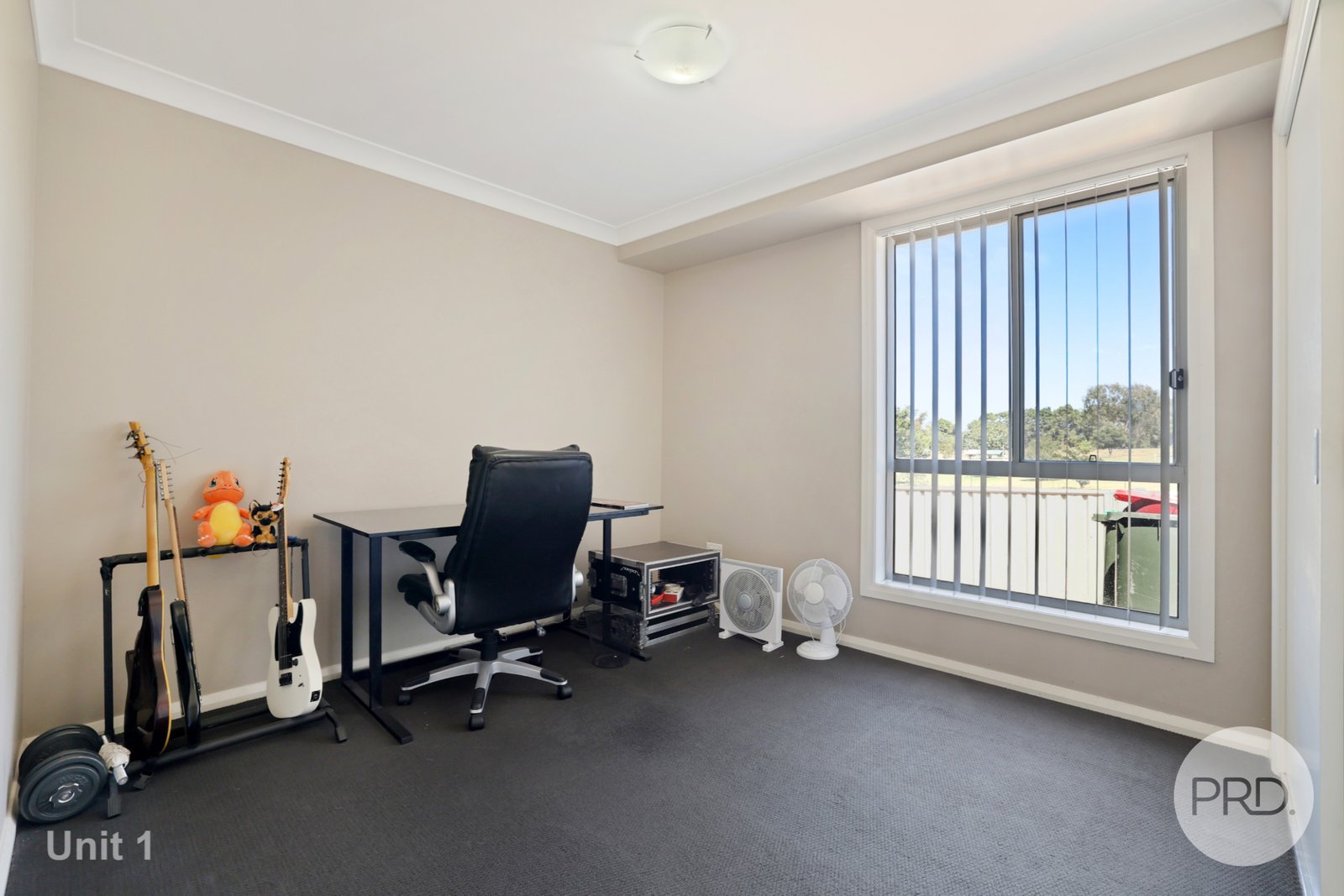 1 & 1A Lake Place TAMWORTH 20