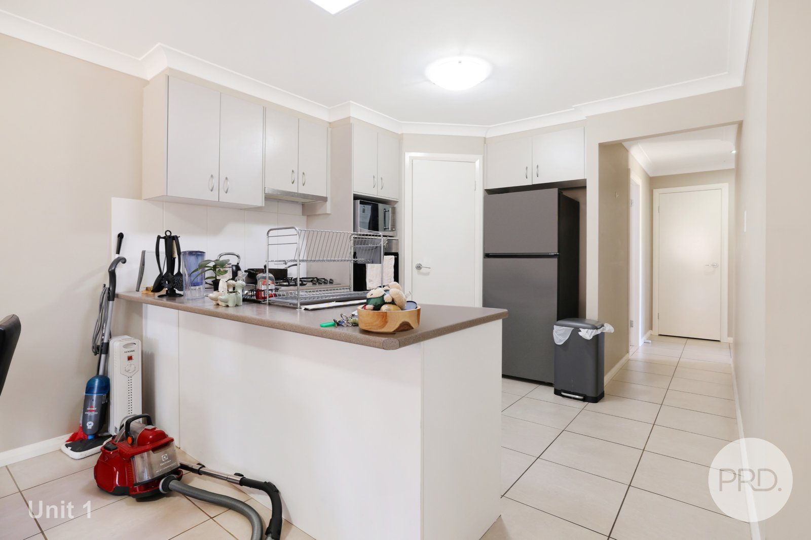 1 & 1A Lake Place TAMWORTH 26