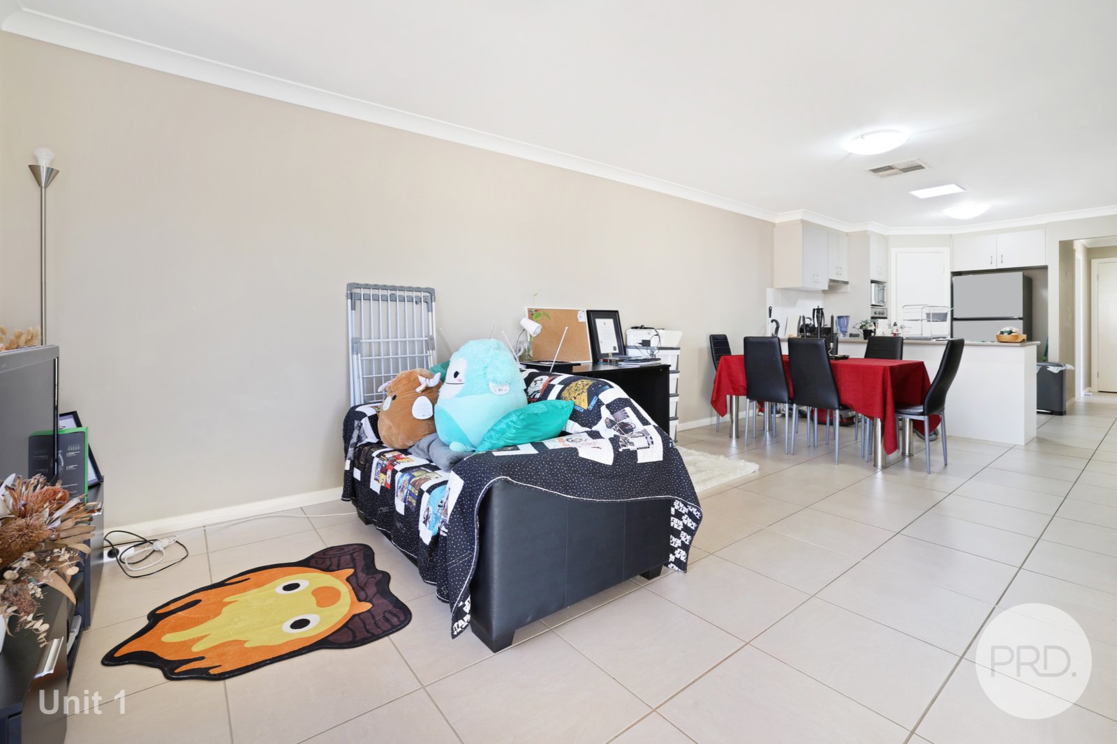 1 & 1A Lake Place TAMWORTH 27