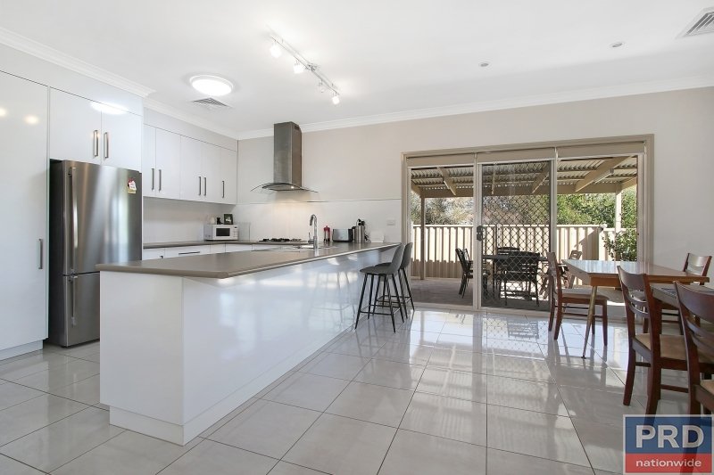 1, 2 & 3/483 Schubach Street EAST ALBURY 14