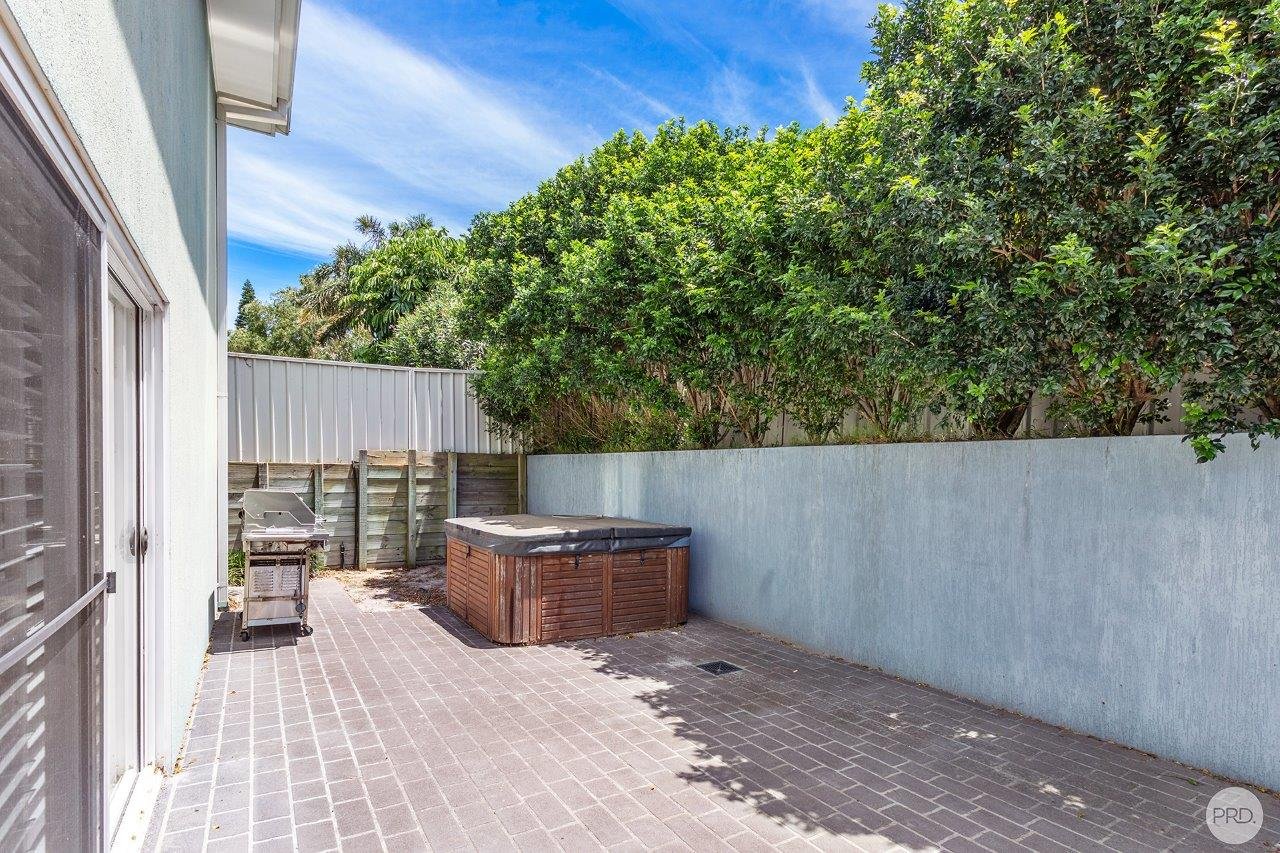 1 & 2/1 Lentara Street FINGAL BAY 13