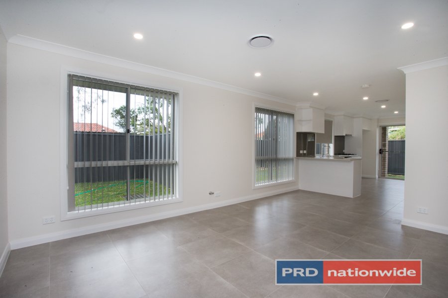 1-2/13 Algie Crescent,  KINGSWOOD 4