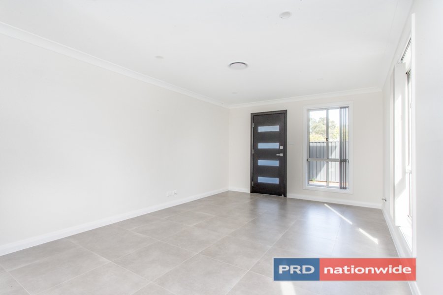 1-2/13 Algie Crescent,  KINGSWOOD 6