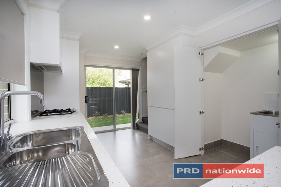1-2/13 Algie Crescent,  KINGSWOOD 7
