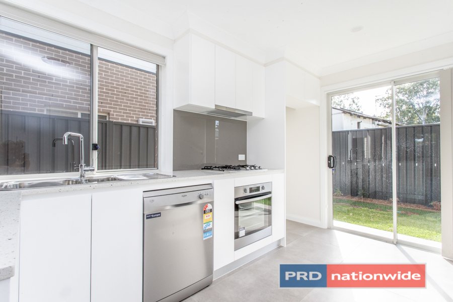 1-2/13 Algie Crescent,  KINGSWOOD 8
