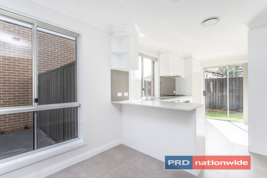 1-2/13 Algie Crescent,  KINGSWOOD 9