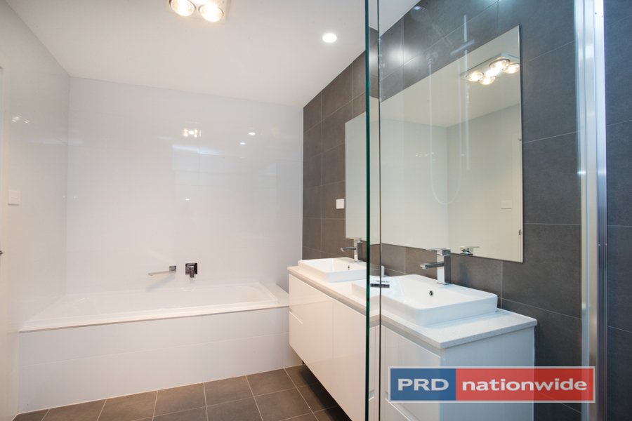 1-2/13 Algie Crescent,  KINGSWOOD 20