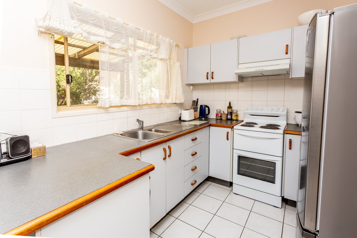 1 & 2/13 Eshelby Drive CANNONVALE 2