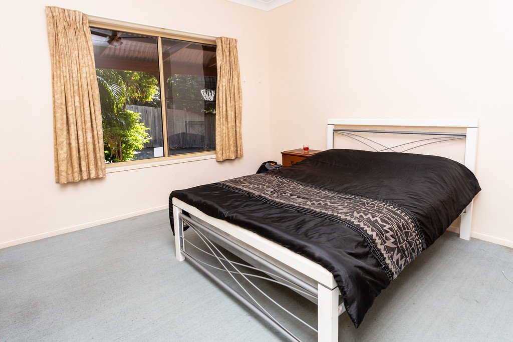 1 & 2/13 Eshelby Drive CANNONVALE 3
