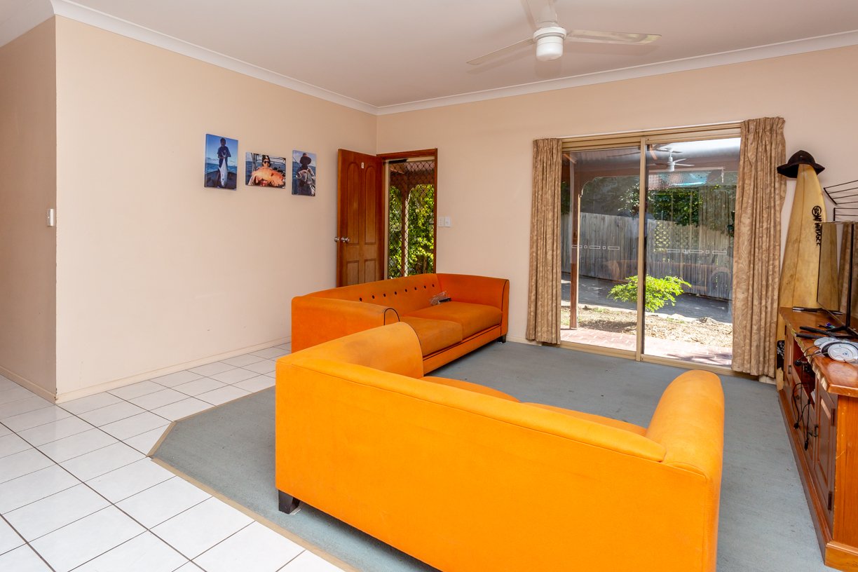 1 & 2/13 Eshelby Drive CANNONVALE 6