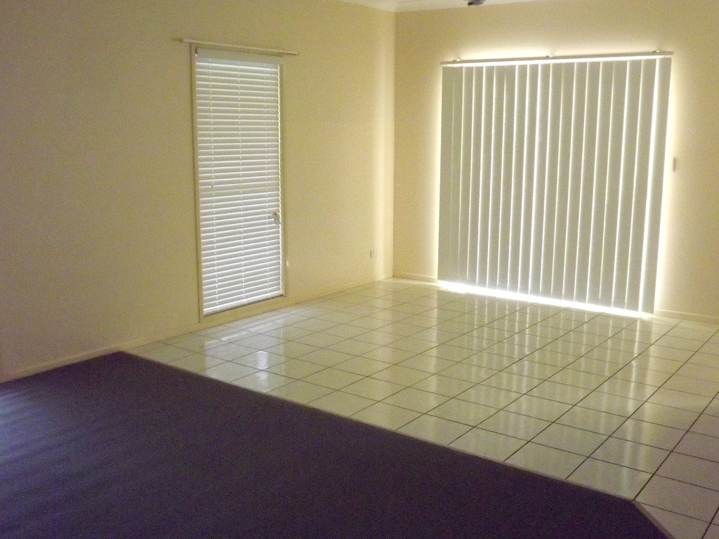 1 & 2/13 Eshelby Drive CANNONVALE 11