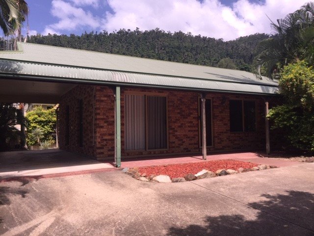 1 & 2/13 Eshelby Drive CANNONVALE 14