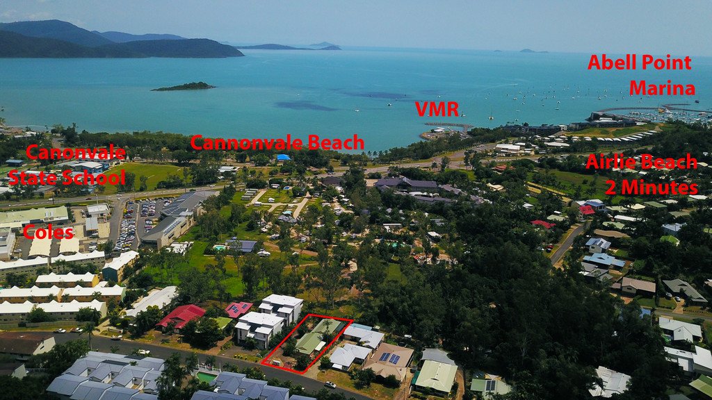 1 & 2/13 Eshelby Drive CANNONVALE 16