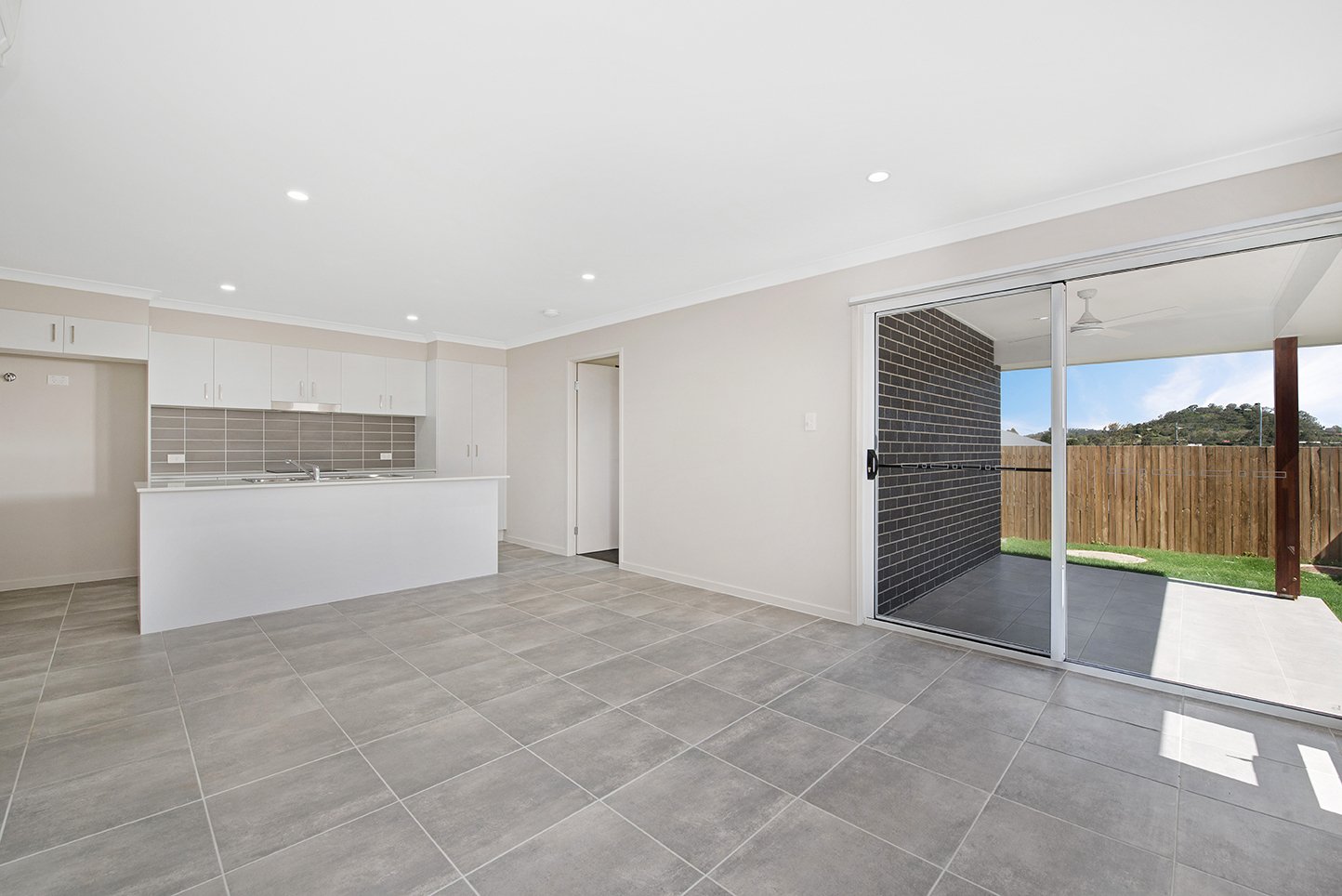 1 & 2/13 Heywood Street, GLENVALE QLD 4350