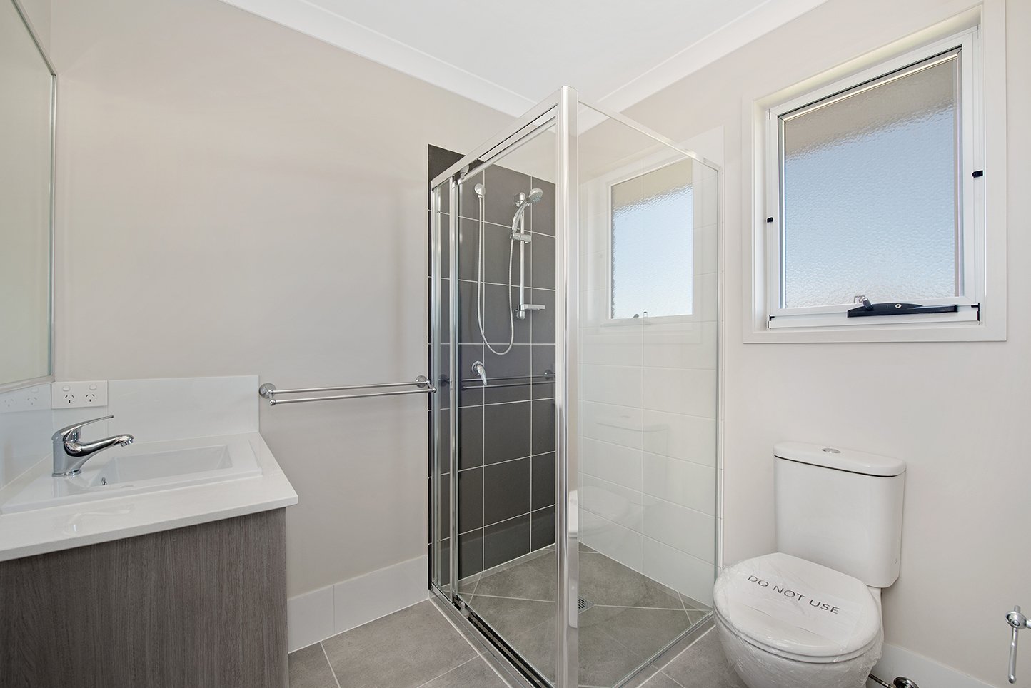 1 & 2/13 Heywood Street, GLENVALE QLD 4350