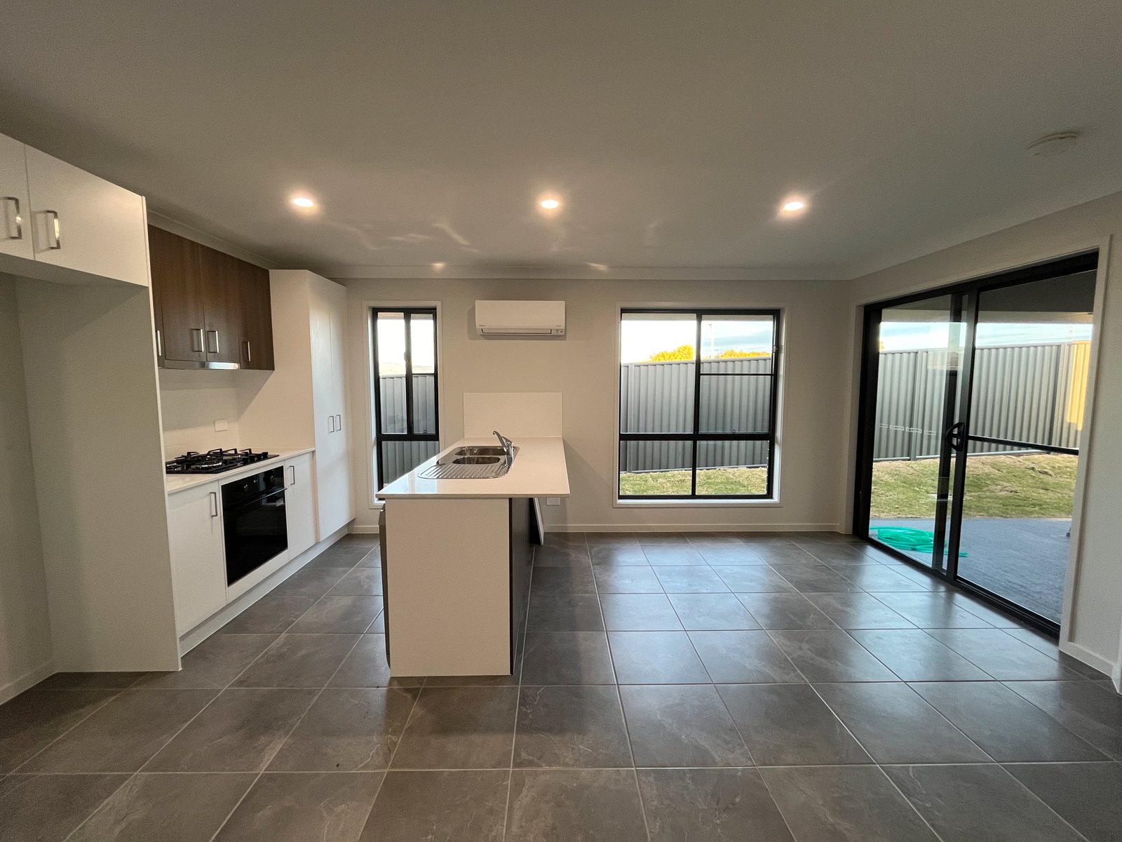 1 & 2/194 Warrah Drive TAMWORTH 9