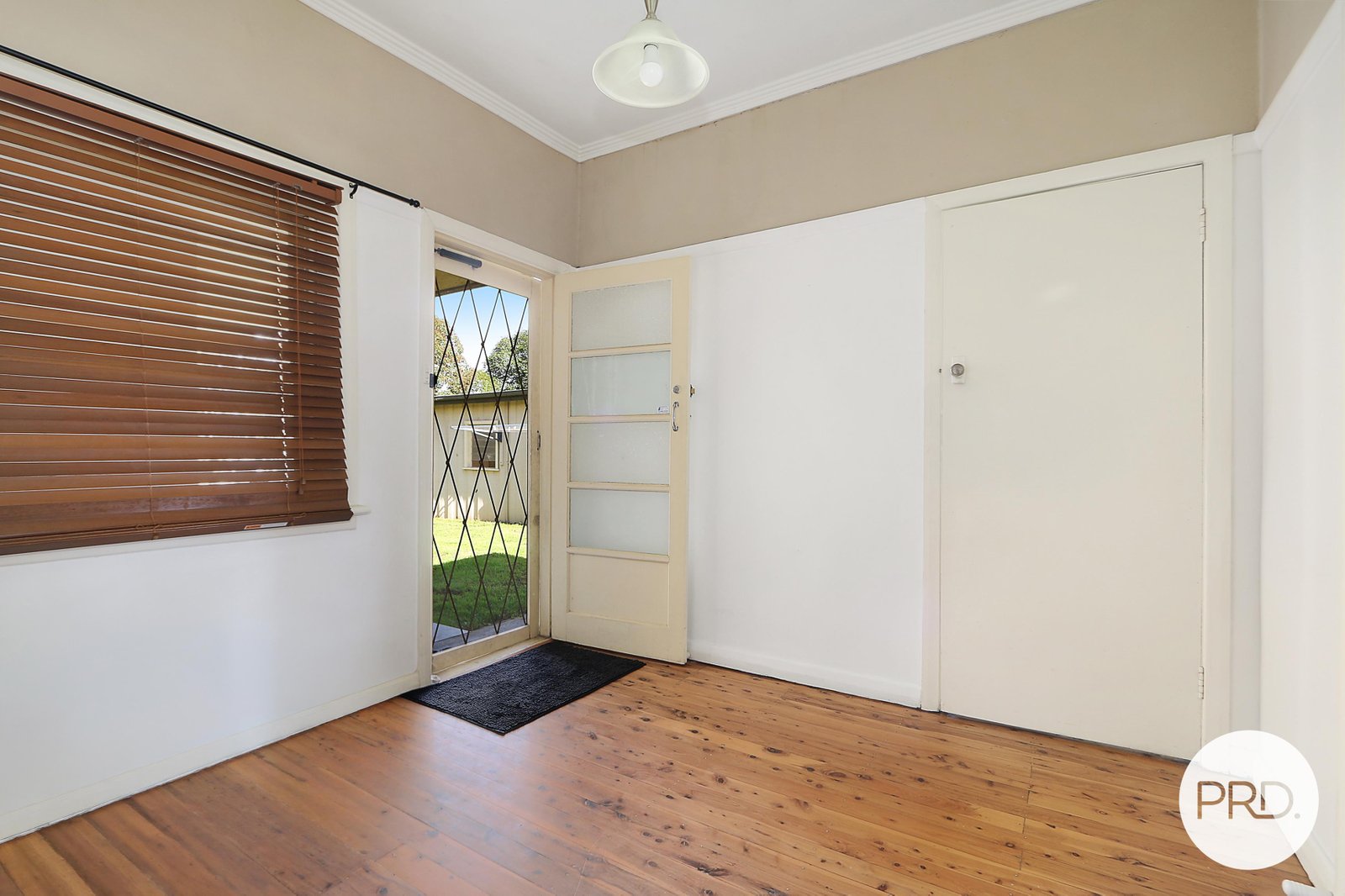 1 & 2/297 Gulpha Street NORTH ALBURY 9