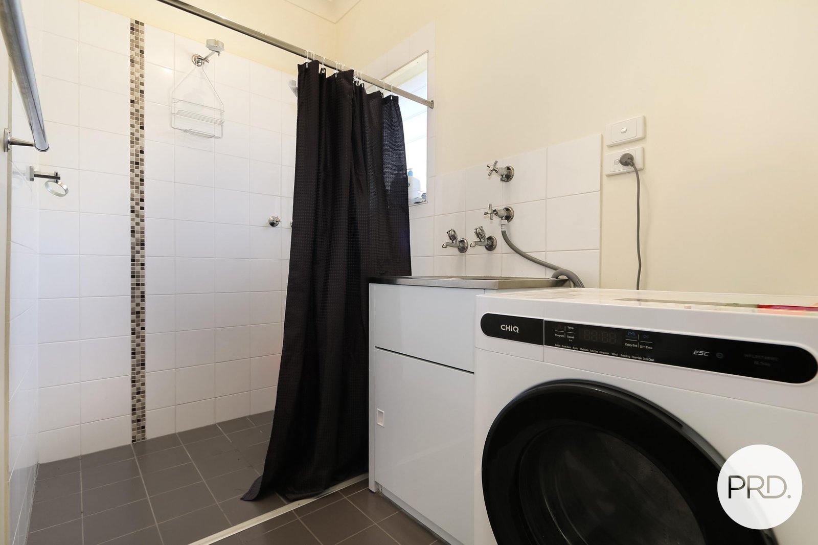 1 & 2/297 Gulpha Street NORTH ALBURY 23