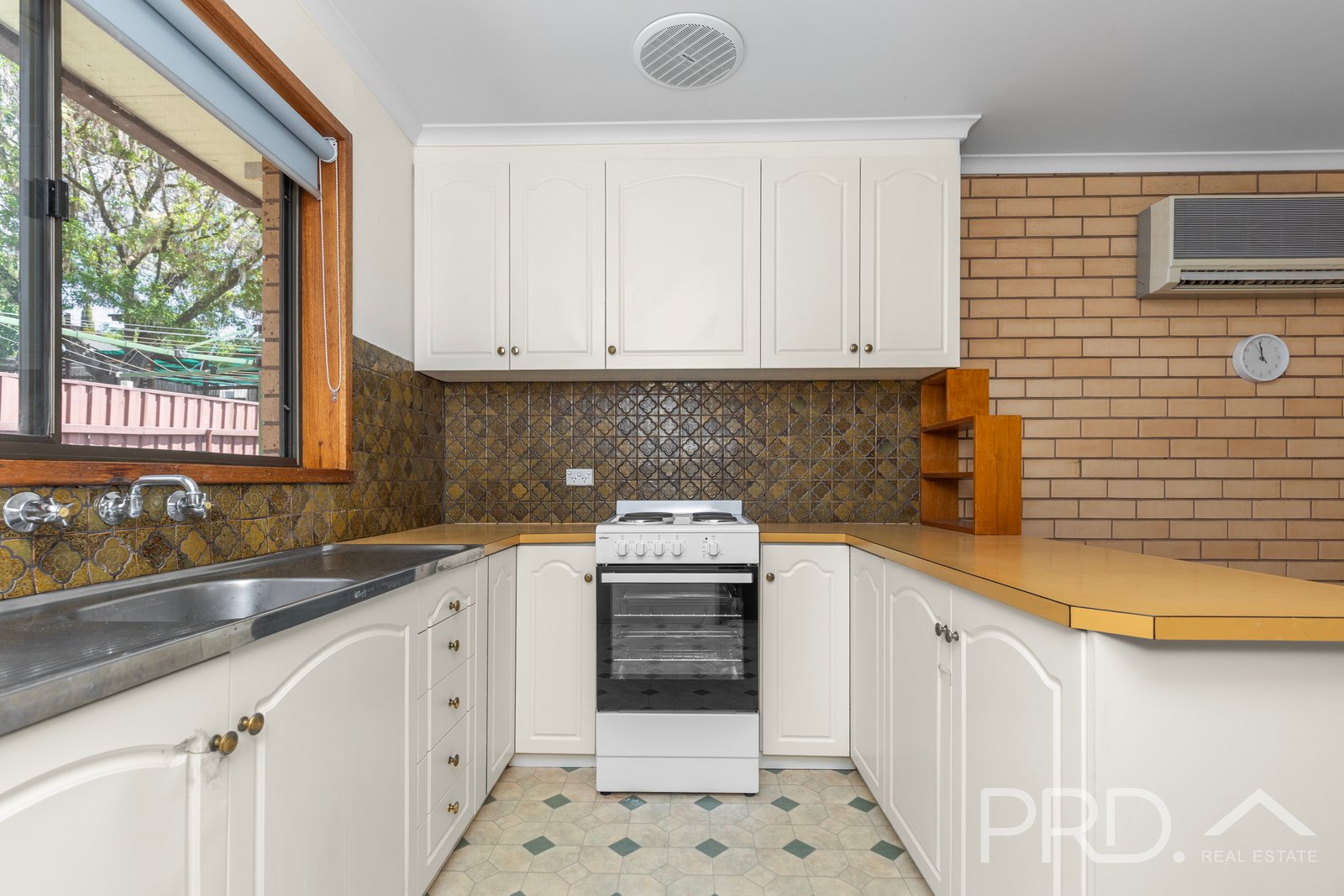 1-2/3 Anderson Place TUMUT 15