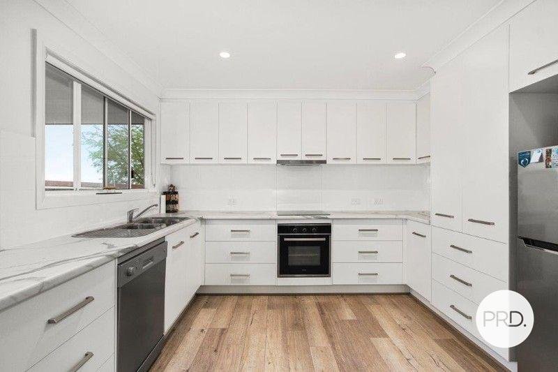 1-2/33 Manilla Road TAMWORTH 9