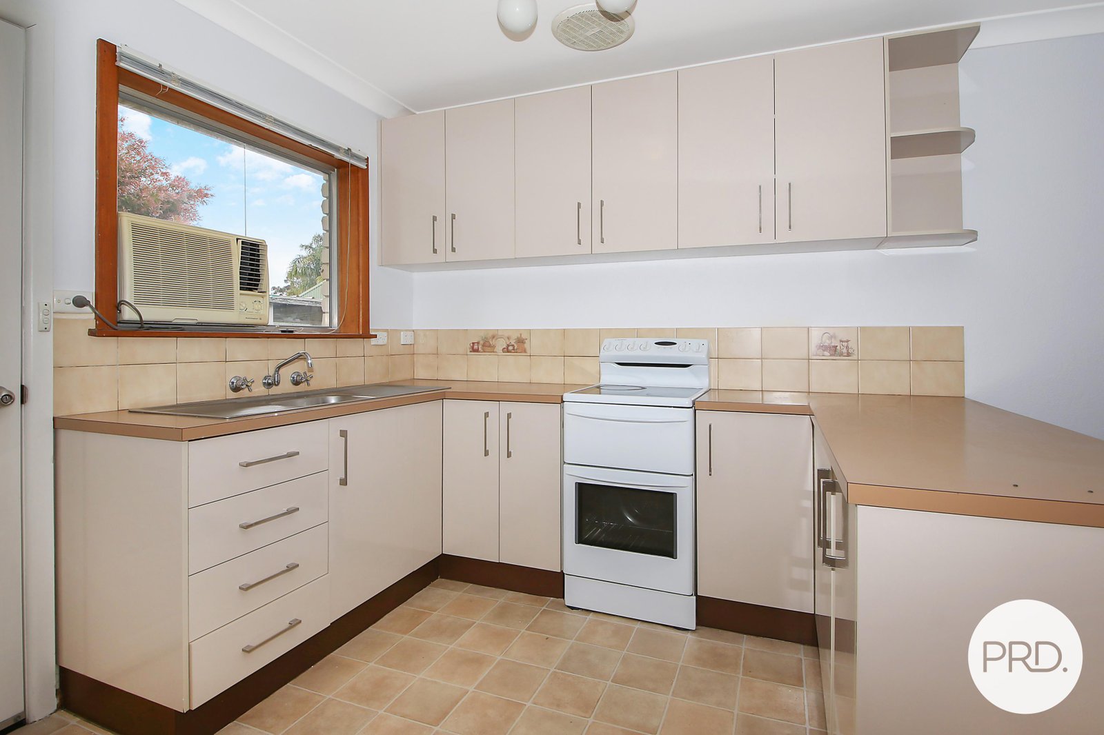 1 & 2/579 Mair Street LAVINGTON 3
