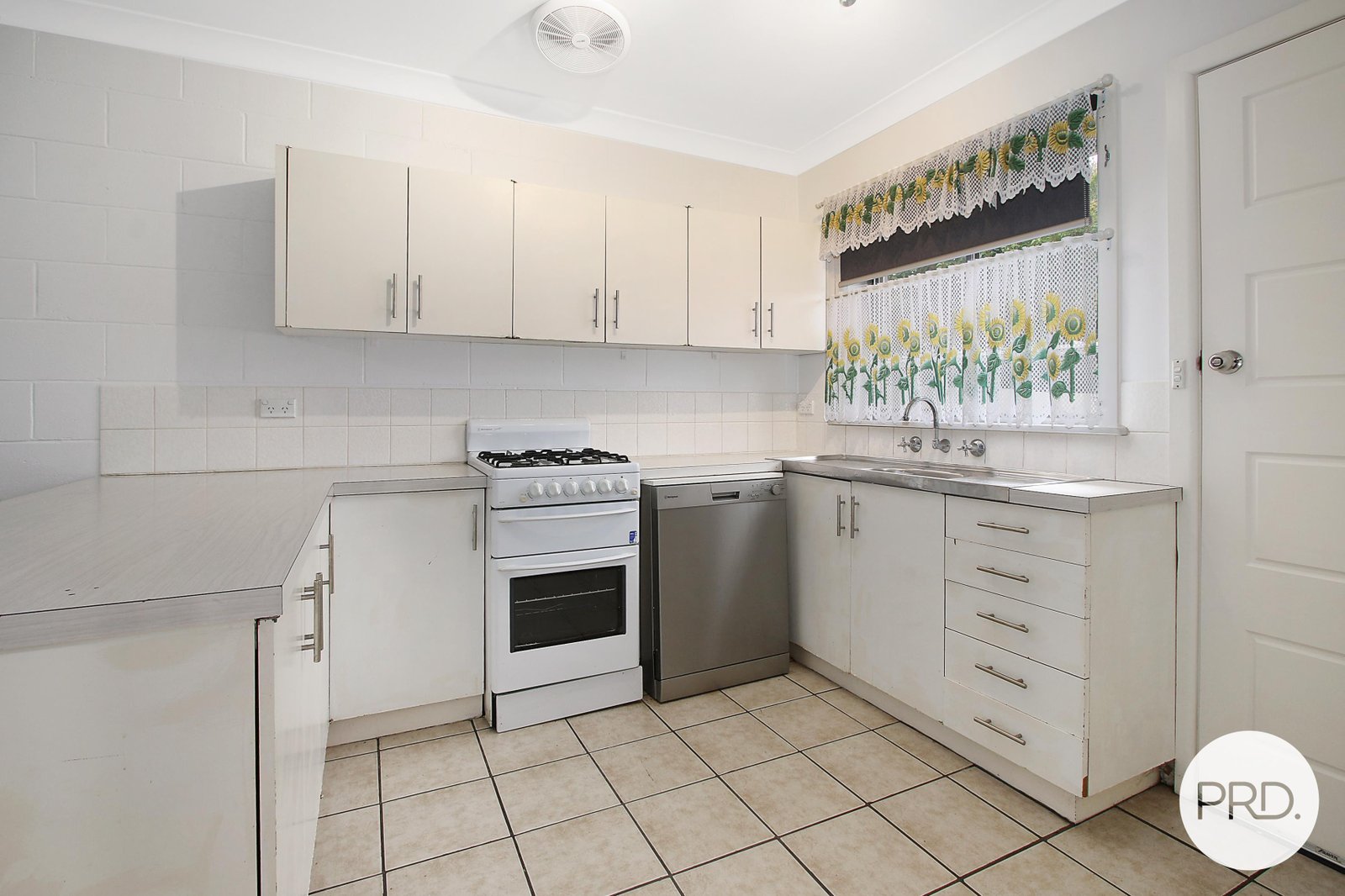 1 & 2/579 Mair Street LAVINGTON 10